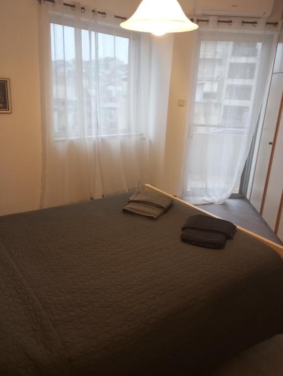 A bed or beds in a room at Διαμέρισμα τριών υπνοδωμάτιων.