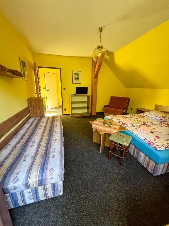Postel nebo postele na pokoji v ubytování Dum Eva