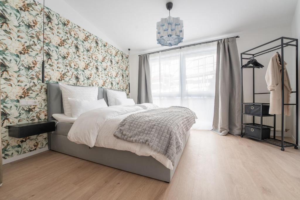 Ένα ή περισσότερα κρεβάτια σε δωμάτιο στο Marisol Design Apartment mit eigenem Stellplatz