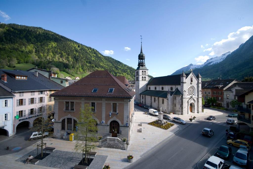 Nespecifikovaný výhled na hory nebo výhled na hory při pohledu z hotelu