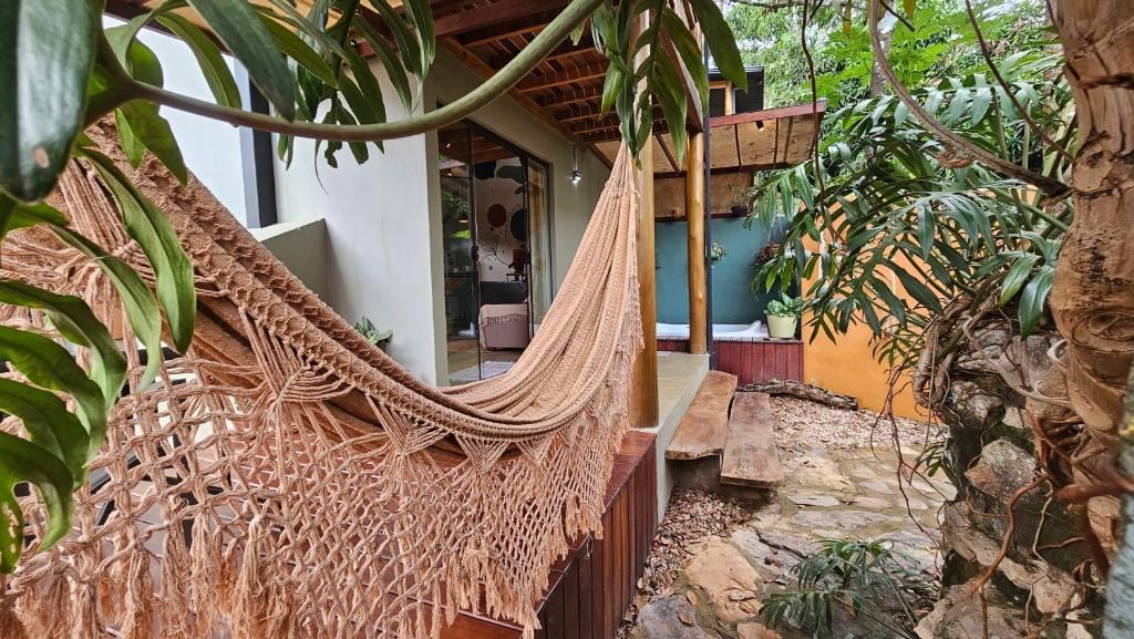 Zahrada ubytování Casas Vila Encantada Refúgio, conforto e natureza, apenas 2 min da avenida