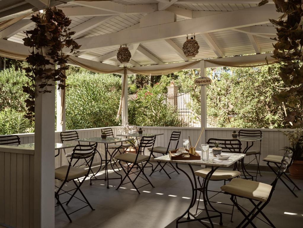 Ein Garten an der Unterkunft AQUARIUS HOTEL