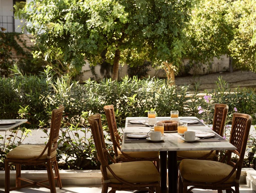 Ein Garten an der Unterkunft AQUARIUS HOTEL