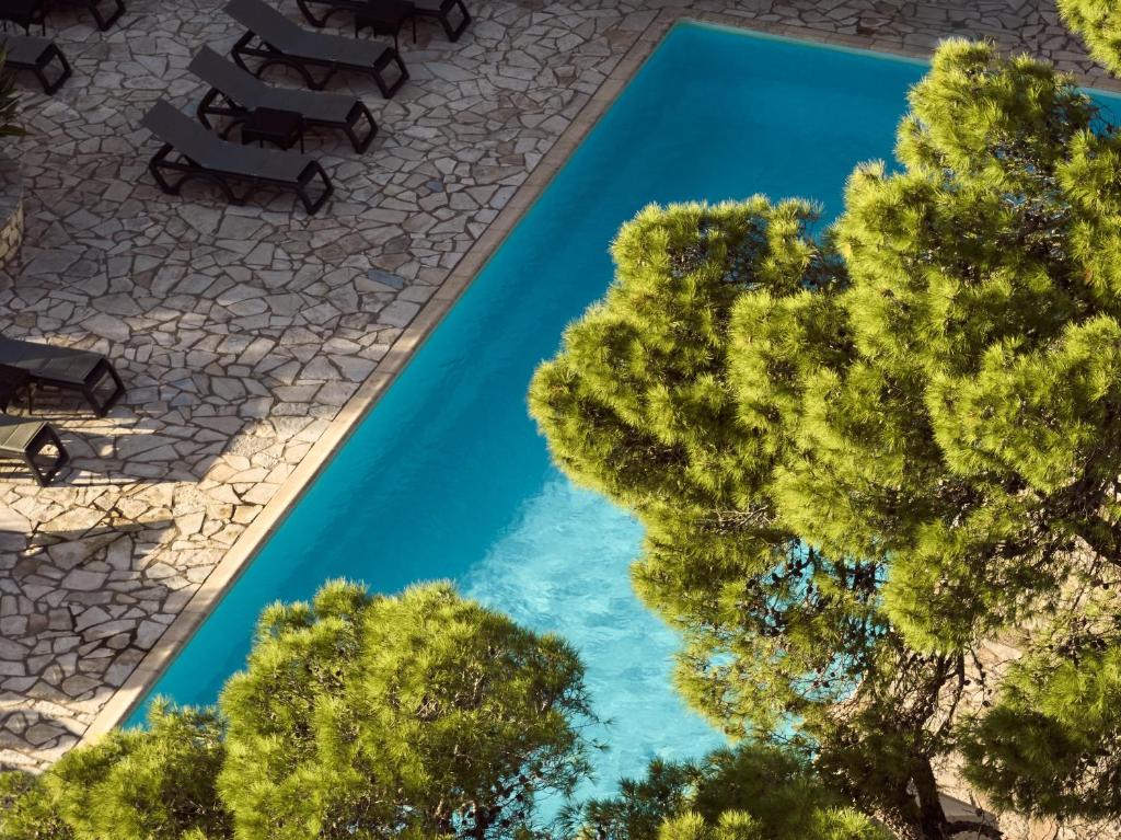 Der Swimmingpool an oder in der Nähe von AQUARIUS HOTEL
