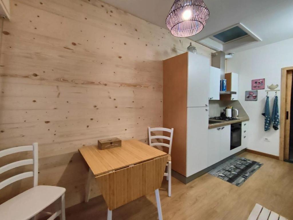 Cucina o angolo cottura di Piccolo Appartamento Casa Vacanze B&B Angela