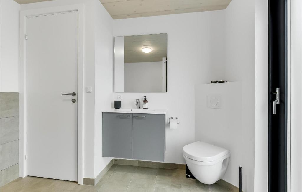 Koupelna v ubytování 3 Bedroom Beautiful Home In Haderslev