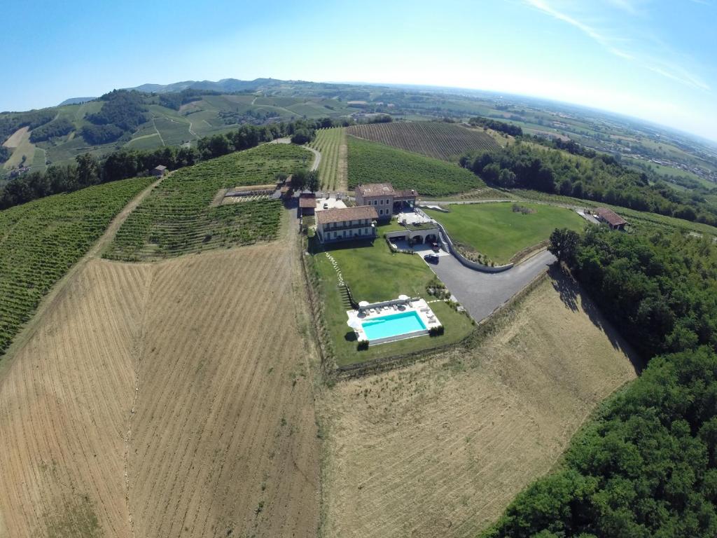 Bazén v ubytování Prime Alture Wine Resort nebo v jeho okolí