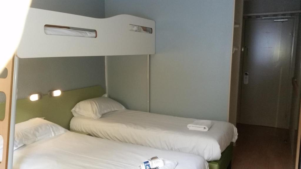Postel nebo postele na pokoji v ubytování Hotel Inn Design Moutiers
