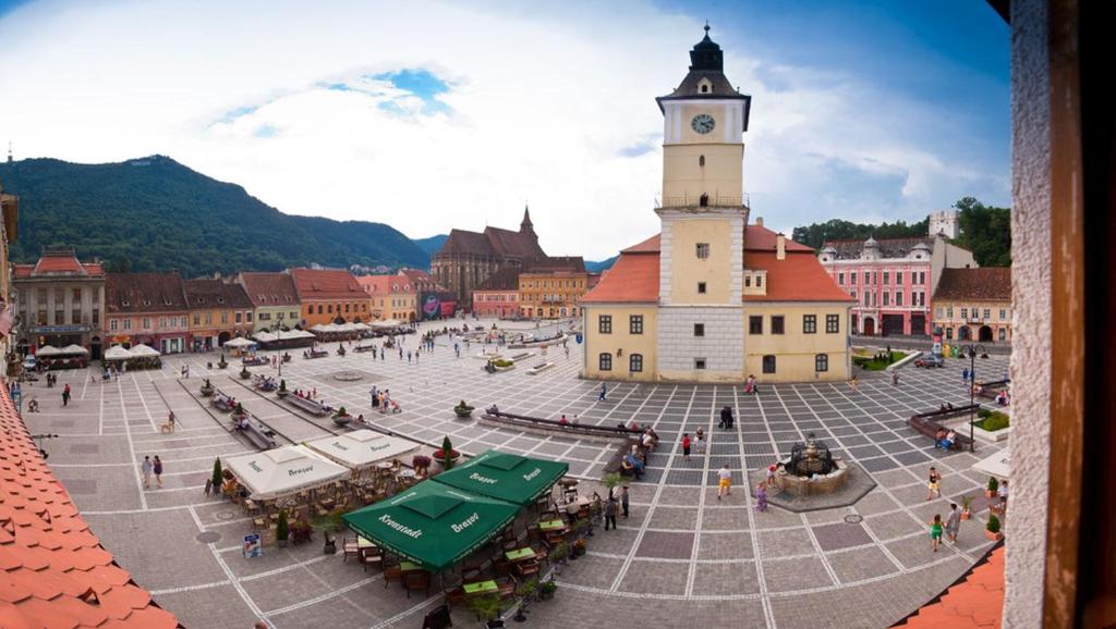 Nespecifikovaný výhled na hory nebo výhled na hory při pohledu z hotelu