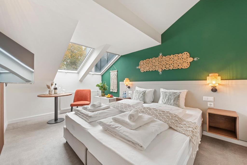 Postel nebo postele na pokoji v ubytování VIVE Hotel & Restaurant Vienna