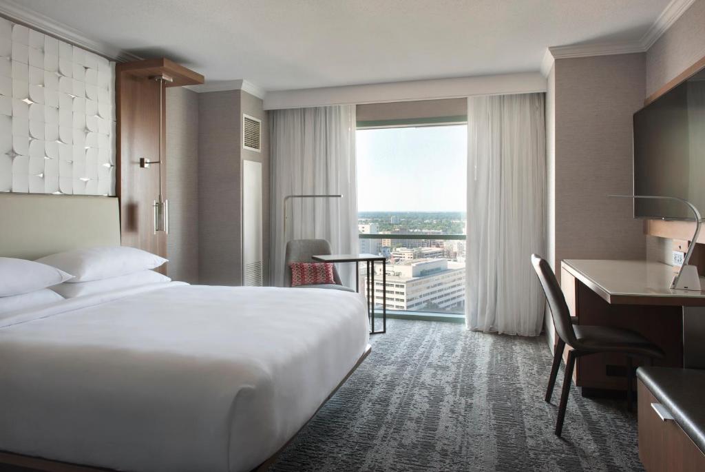 Norfolk Waterside Marriott - Concierge Level King Room - High Floor
