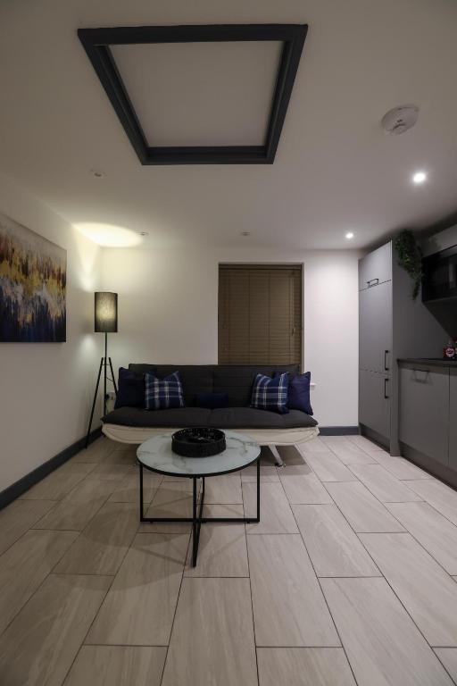 Modern 2 Bed Apartment in Bicester Town Centre - Two-Bedroom Apartment