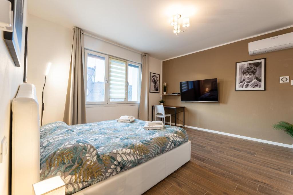 Postel nebo postele na pokoji v ubytování Fellini Rooms
