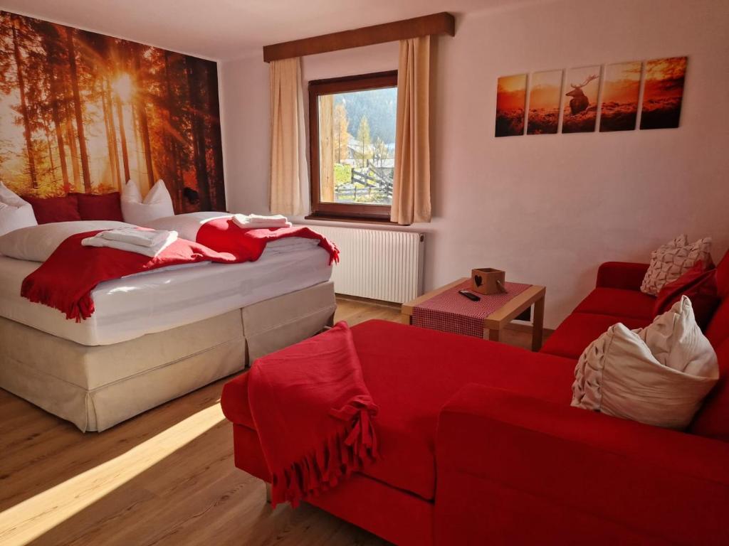 Postel nebo postele na pokoji v ubytování Panorama-Ferienhaus im Stubaital