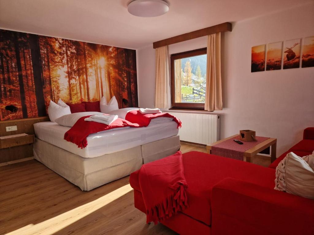 Postel nebo postele na pokoji v ubytování Panorama-Ferienhaus im Stubaital