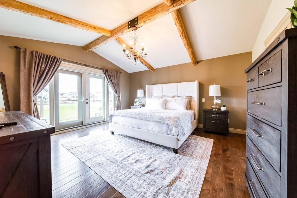 Luxury Dream HomeFireTableKingBedEVBBQGamesRm, Edmonton (preços