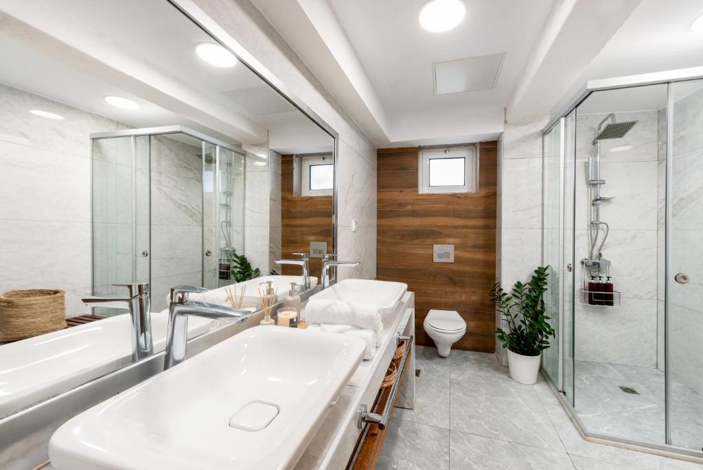 Koupelna v ubytování Hypnosis Beachside Villa with Private Heated Pool