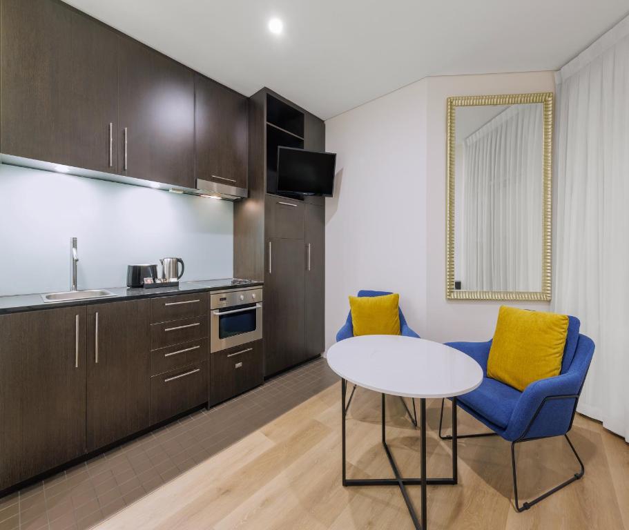Oaks Melbourne on Collins Suites - Resim 21