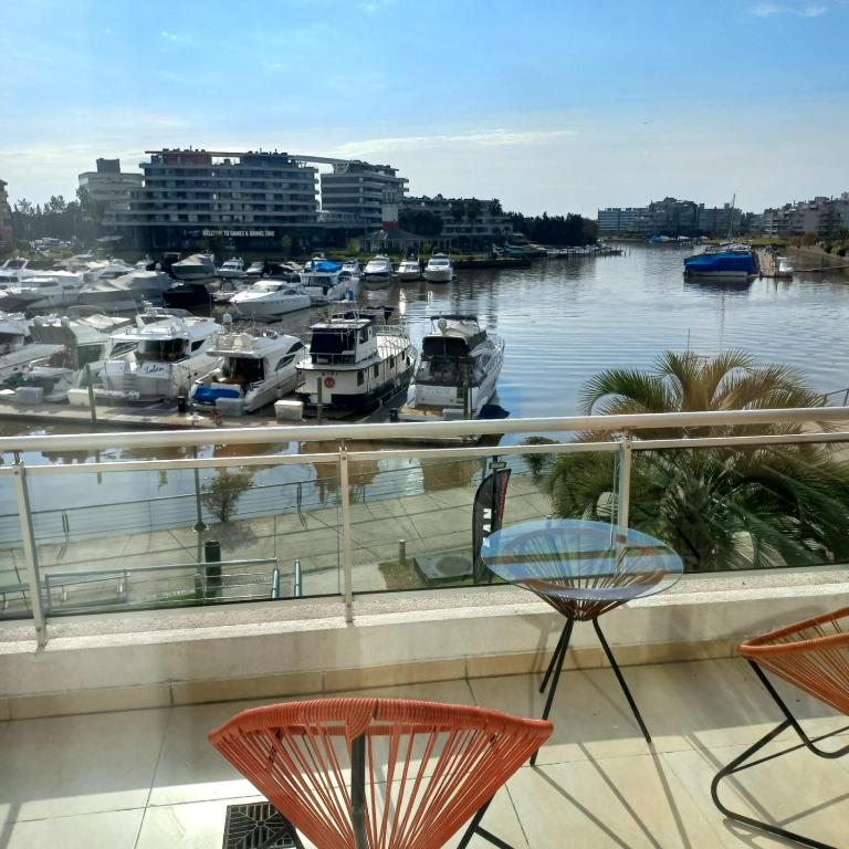 Apart , Departamento condominio en Bahia grande Nordelta con balcon y vista a la bahia , piscina ext