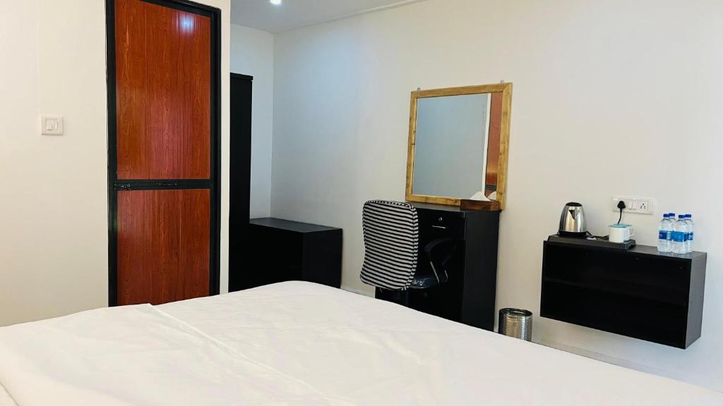 Postel nebo postele na pokoji v ubytování Orange Sky Inn