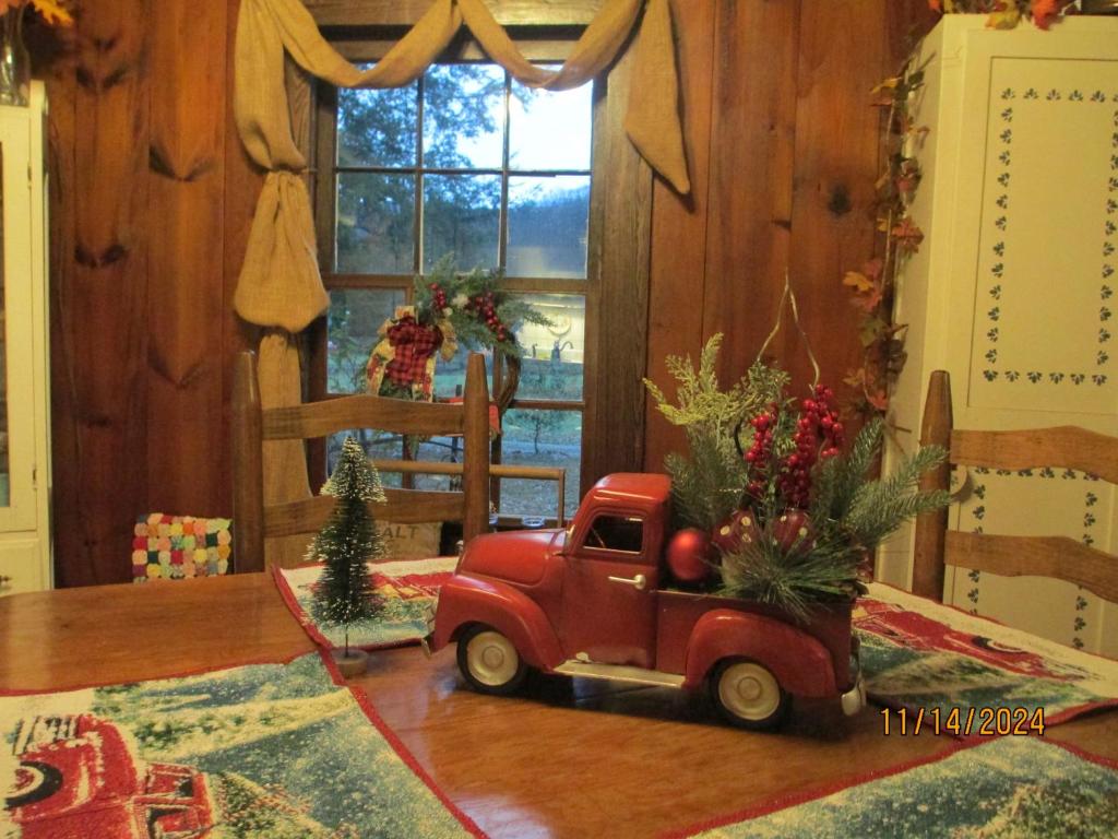 Christmas on the farm! Just off I-77, wonderful experience for 2! - Housity