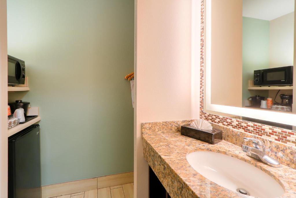 Quality Inn Near the Island Pigeon Forge photo