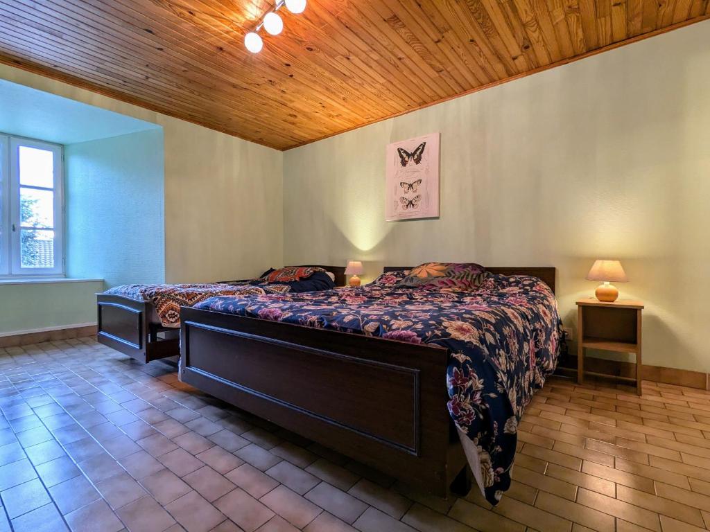 Gîte familial en Haute-Loire avec terrain clos, à proximité de l'Ardèche et des stations de ski - FR-1-582-236 - Maison De Vacances (8 Adultes)