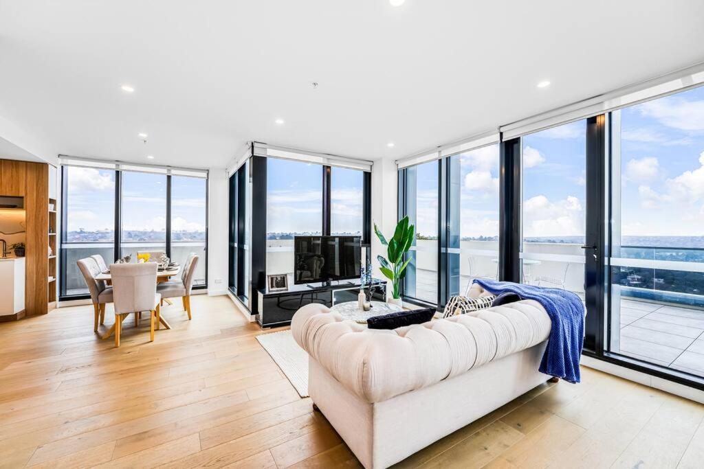 Stunning Comfortable Luxury Penthouse Apartments With Panoramic image