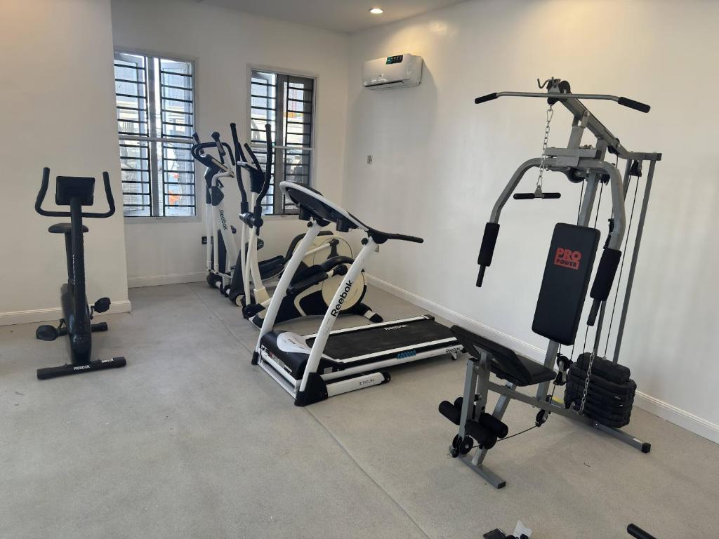 Fitness centrum a/nebo fitness zařízení v ubytování Grandwest Apartment Ajah