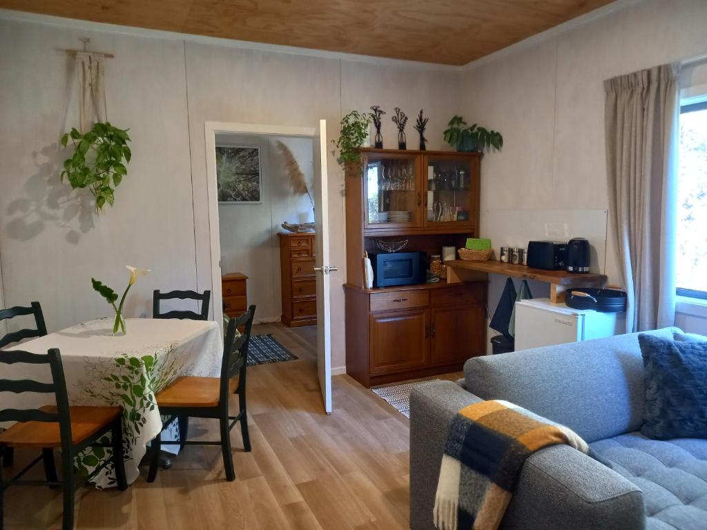 Nature's Nest - Glowworms, Forest and Rural Bliss - Resim 3