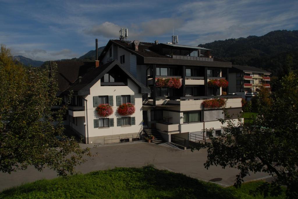 Nespecifikovaný výhled na hory nebo výhled na hory při pohledu z hotelu