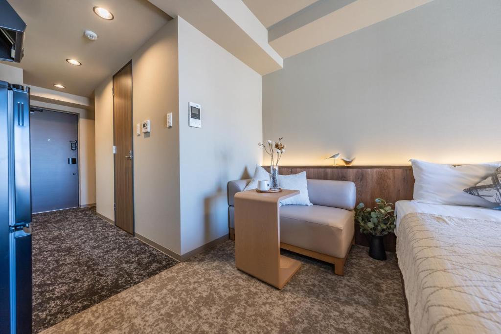 Postel nebo postele na pokoji v ubytování Apartment Hotel 11 Tsutenkaku