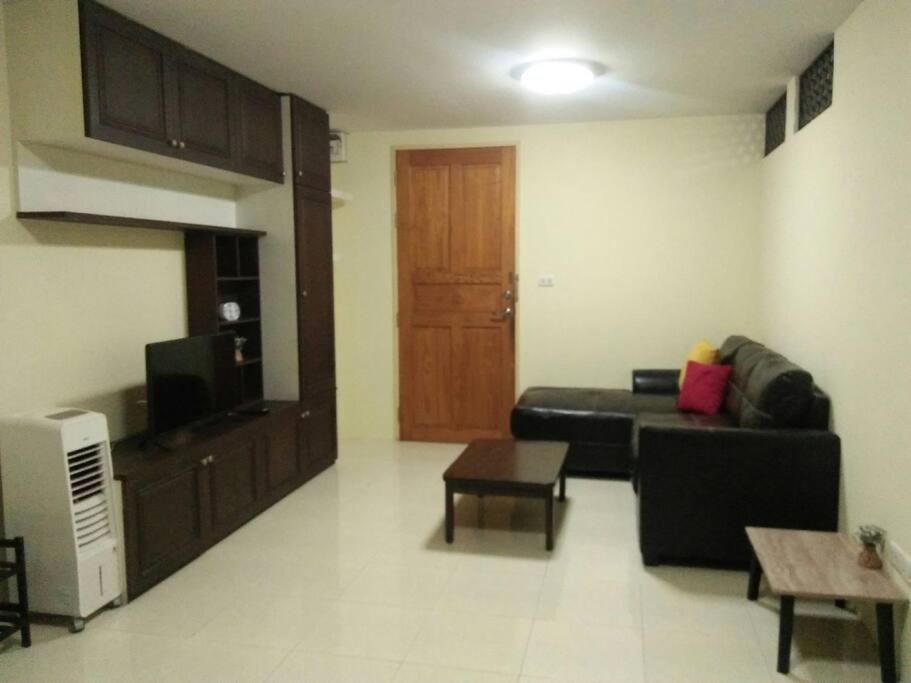Cozy 1 Bedroom Apartment Close by Ratchada - Housity