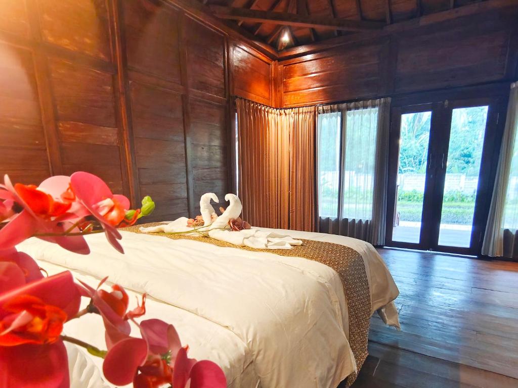 Postel nebo postele na pokoji v ubytování Uma Ulun Dugul Ubud by Uniquecations