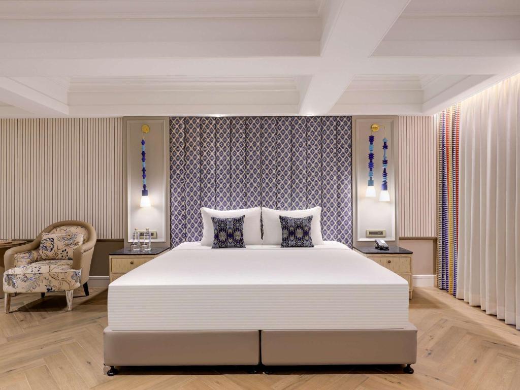 Postel nebo postele na pokoji v ubytování Grand Mercure Goa Candolim - An Accor Hotels Brand
