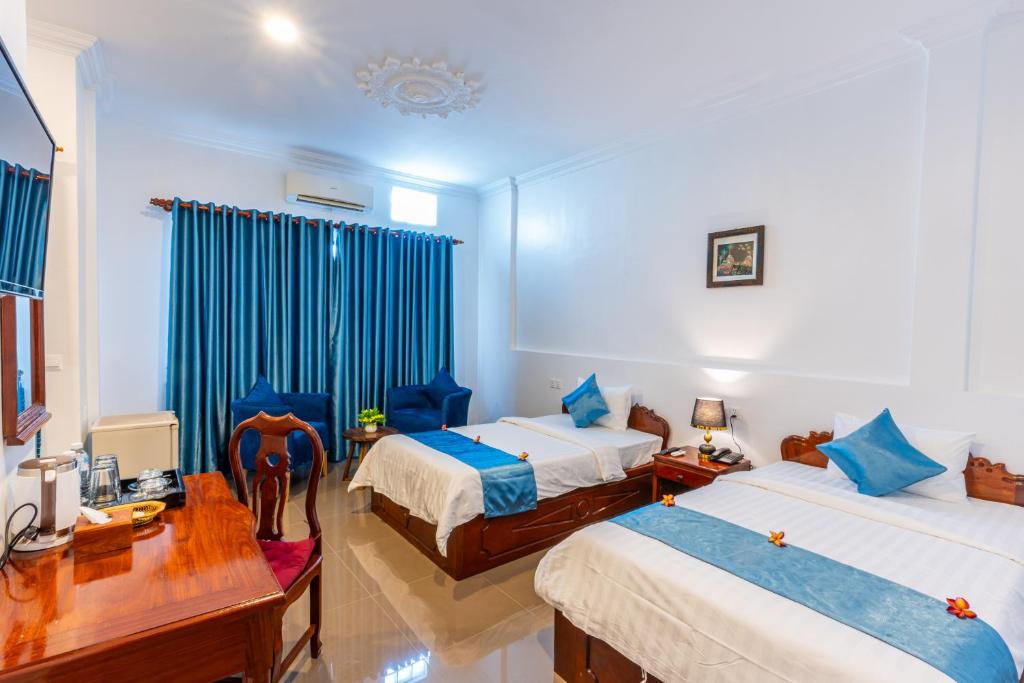 Postel nebo postele na pokoji v ubytování Rithy Rin Angkor Hotel