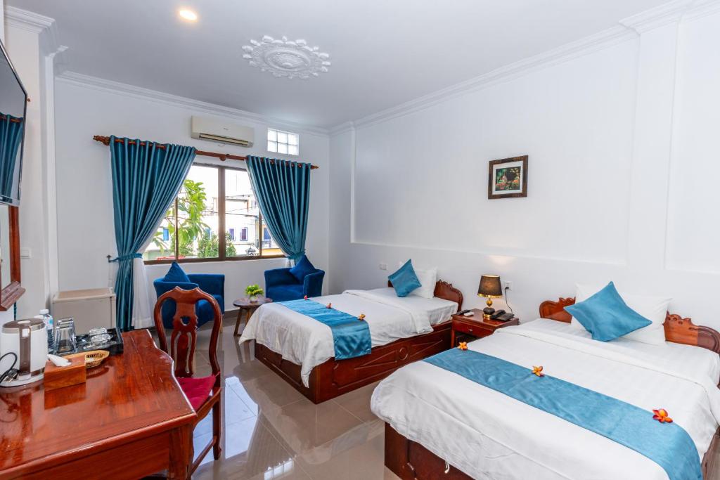 Postel nebo postele na pokoji v ubytování Rithy Rin Angkor Hotel