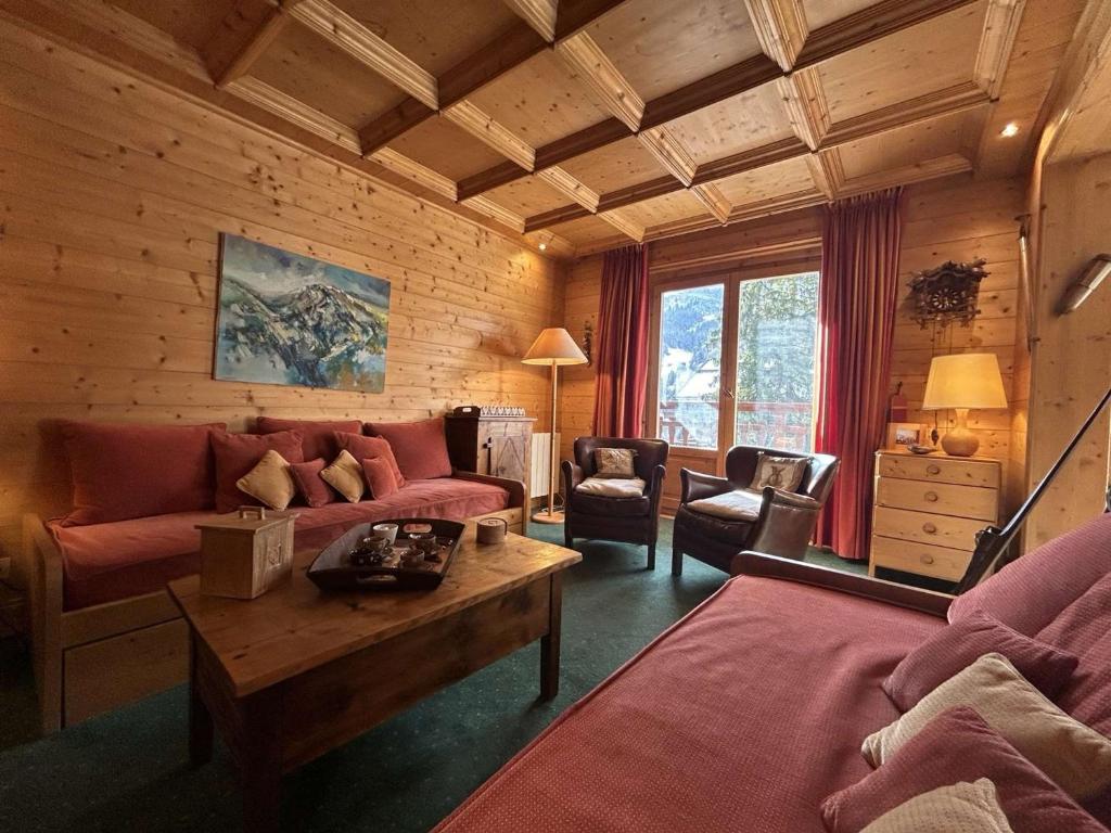 a living room with a couch and a table at Charmant 3 pièces Méribel avec cheminée et proche pistes - FR-1-180-641 in Les Allues