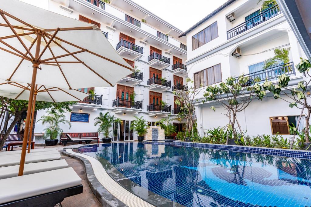 Bazén v ubytování Rithy Rin Angkor Hotel nebo v jeho okolí