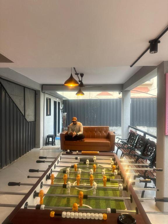 Χώρος καθιστικού στο Travotale Hostel and CoWork Koregaonpark Pune