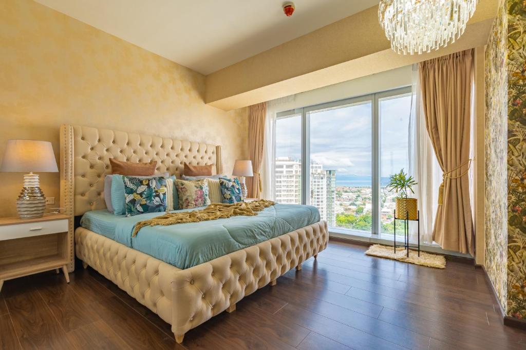 Postel nebo postele na pokoji v ubytování Aeon Towers Apartments I Next to Abreeza Ayala Malls I Prime Location l Fast Wifi l Free Pool I Managed by Bleuspace