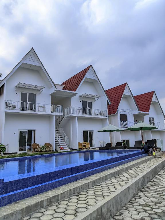Bazén v ubytování Tumpaksewu Homestay nebo v jeho okolí
