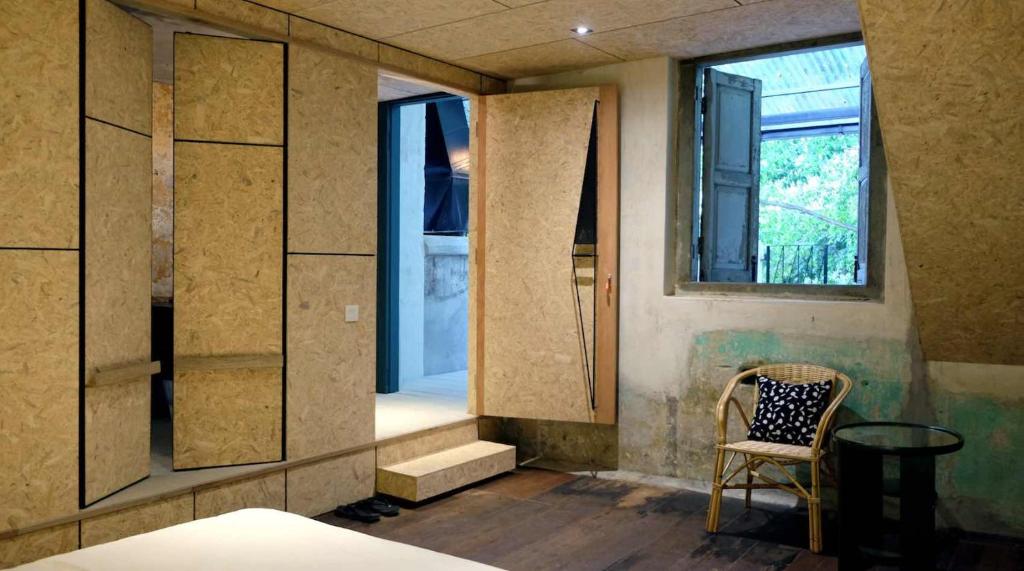 Postel nebo postele na pokoji v ubytování Belakang Kong Heng Ipoh Hotel