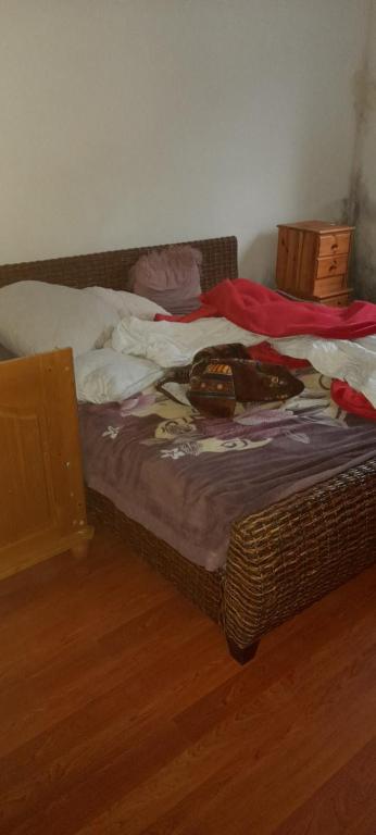 Ένα ή περισσότερα κρεβάτια σε δωμάτιο στο Privat Zimmer in rue des abeilles