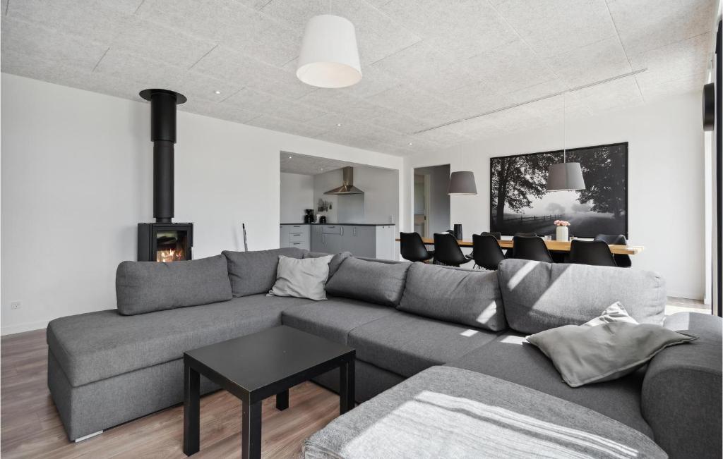 Posezení v ubytování Pet Friendly Home In Nørre Nebel