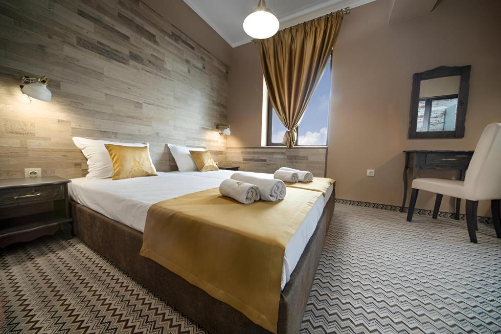 Postel nebo postele na pokoji v ubytování Hotel Antique - free private parking