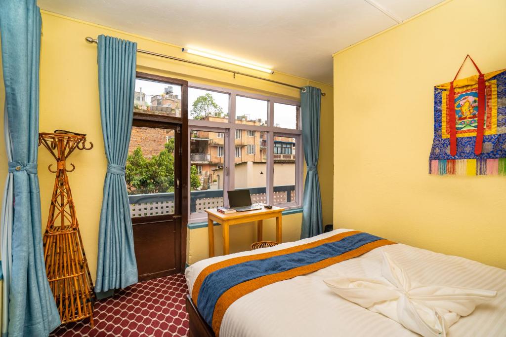 Postel nebo postele na pokoji v ubytování Kwabahal Garden Hostel
