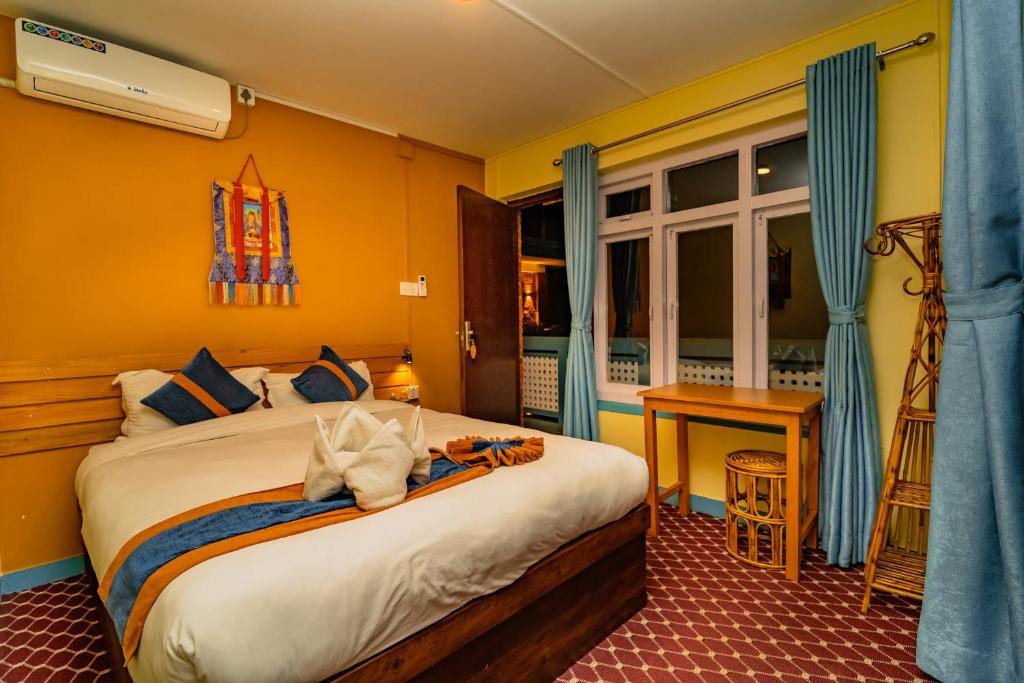 Postel nebo postele na pokoji v ubytování Kwabahal Garden Hostel