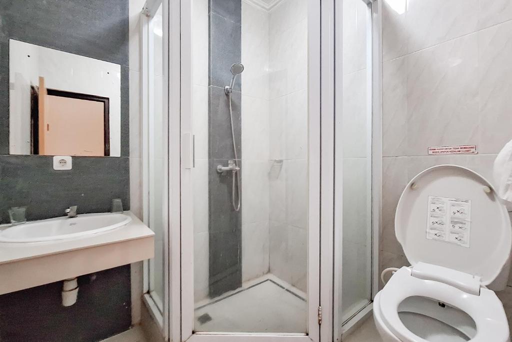 Koupelna v ubytování Urbanview Hotel Tridaya Cisarua Puncak