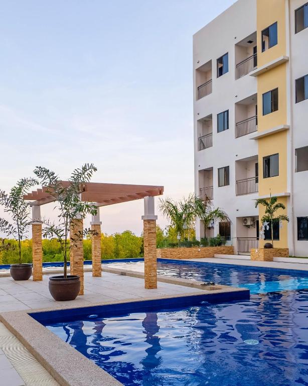 Bazén v ubytování Panglao Vista Suites by SMS Hospitality nebo v jeho okolí